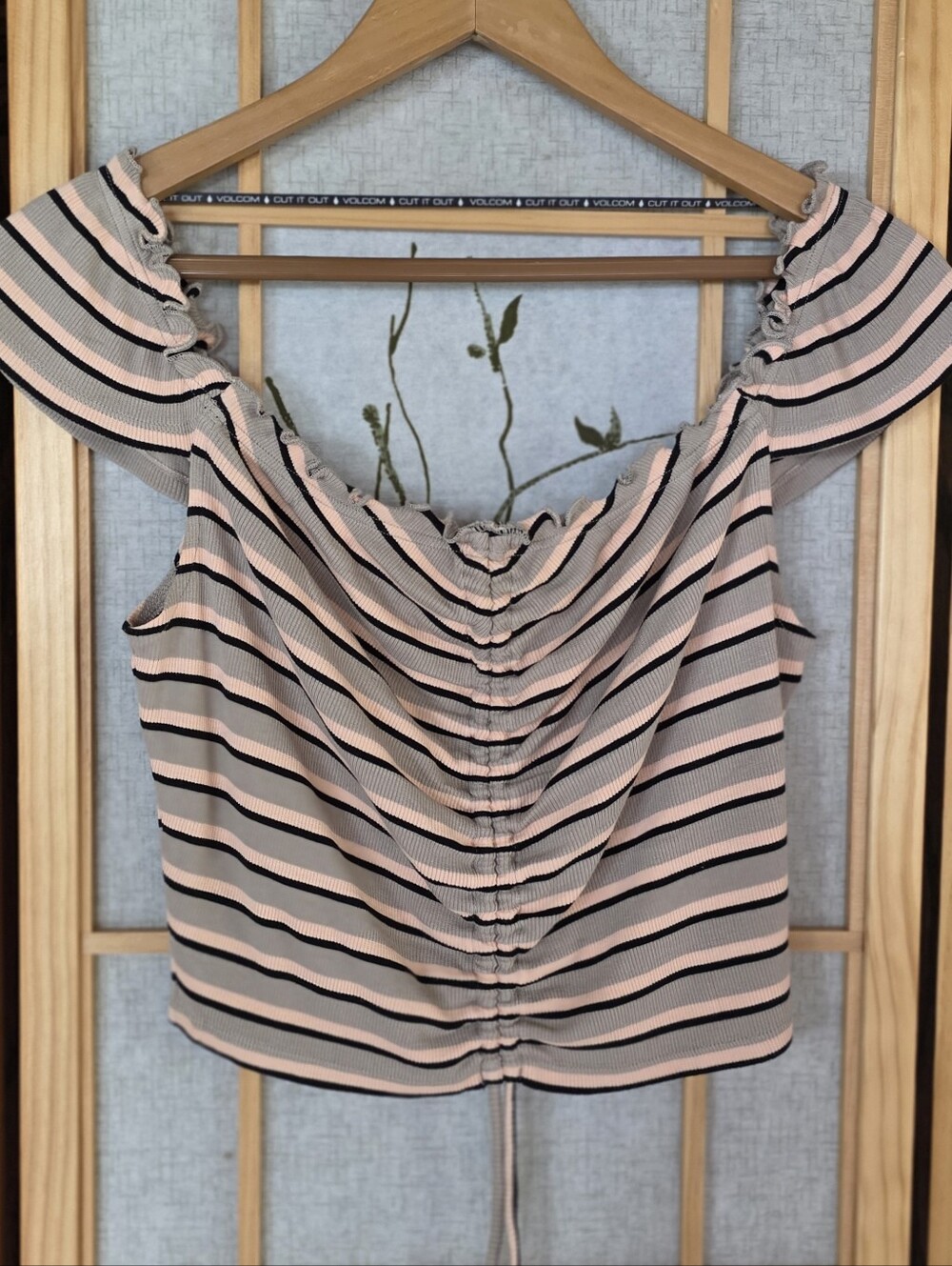 Volcom Ruched Lettuce Edge Crop Top, Striped Baby Tee Nuetral Top Adjustable SM